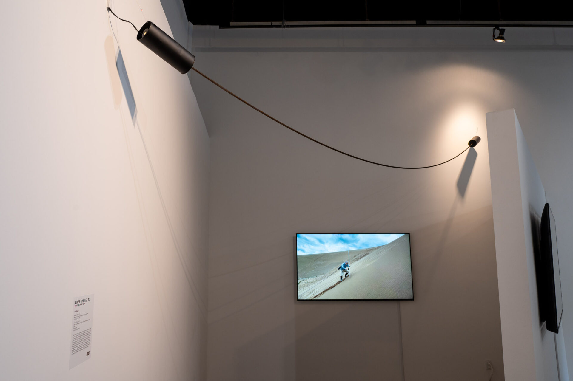 Akio Suzuki, Analapos-A, 2023.
Installation view at Energy Fields: Vibrations of the Pacific, co-presented by Fulcrum Arts & Chapman University.
Photo by Christopher Wormald.